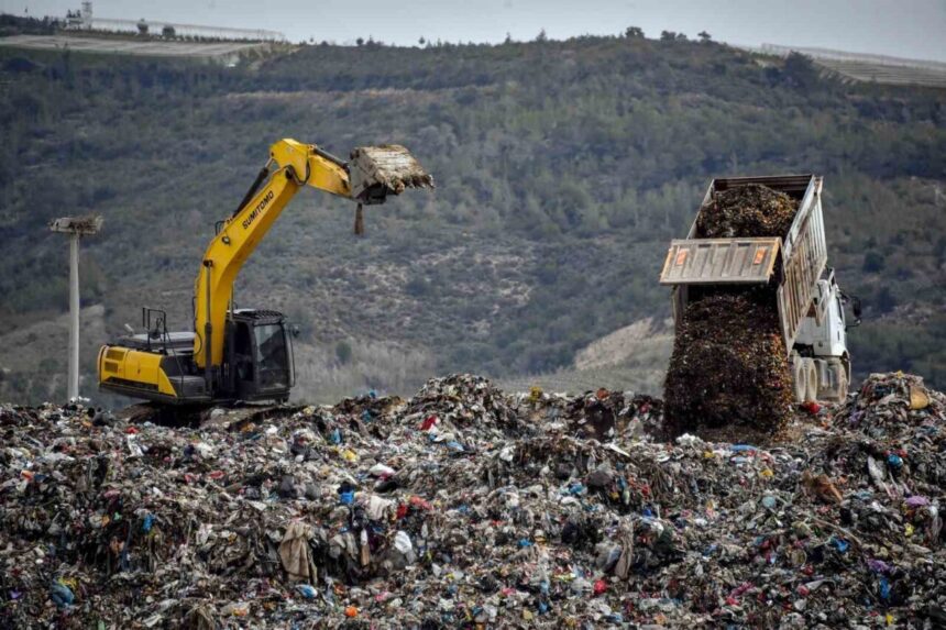 Mersin Büyükşehir Belediyesi, 2025’te yüz binlerce ton atığı yöneterek enerji üretiminde önemli başarılar elde etti. Mersin Büyükşehir Belediyesi, 2025’te yüz binlerce ton atığı yöneterek enerji üretiminde önemli başarılar elde etti.