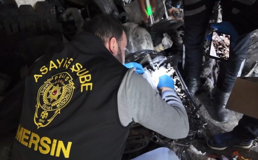 Mersin’de polisin “Change Araç” çetesine yönelik düzenlediği operasyonda 18 şüpheliden 14’ü tutuklandı.