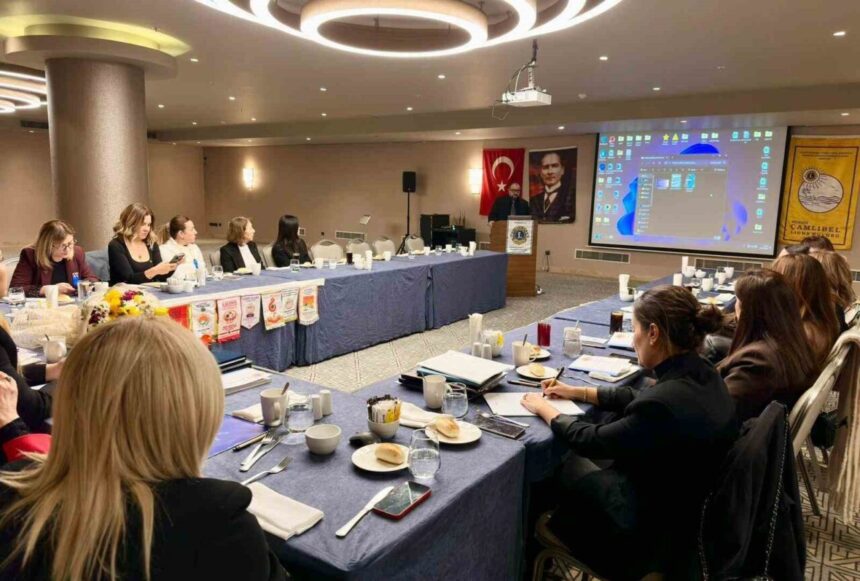 Mersin’de Kariyer Merkezi, sivil toplumla işbirliğiyle gençlerin istihdama hazırlandığı projeleri tanıttı. Mersin’de Kariyer Merkezi, sivil toplumla işbirliğiyle gençlerin istihdama hazırlandığı projeleri tanıttı.