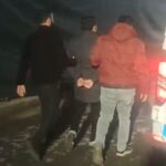 Mersin’de trafikte başka bir sürücüyü sopa ile tehdit eden kişi tutuklandı, 205 promil alkollü olduğu tespit edildi.