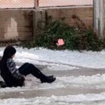 Mersin’de aniden başlayan dolu yağışı, akşam saatlerinde hayatı olumsuz etkiledi.