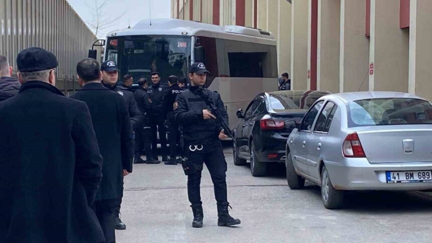 Mesleki Eğitim Merkezleri’nde usulsüzlük iddialarıyla yargılanan 206 sanığın duruşması devam etti Mesleki Eğitim Merkezleri’nde usulsüzlük iddialarıyla yargılanan 206 sanığın duruşması devam etti