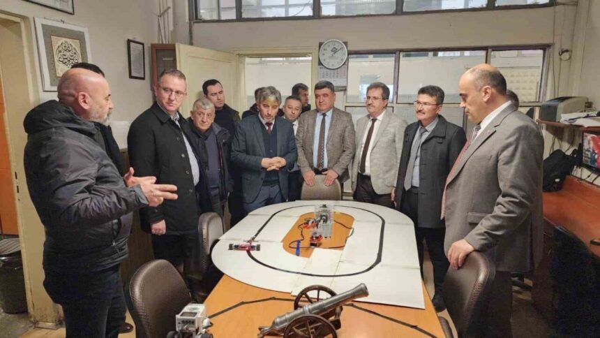 Kütahya İl Eğitim Müdürü Yılmaz, Tavşanlı’da Mesleki Eğitim Değerlendirme Toplantısı’na katıldı.