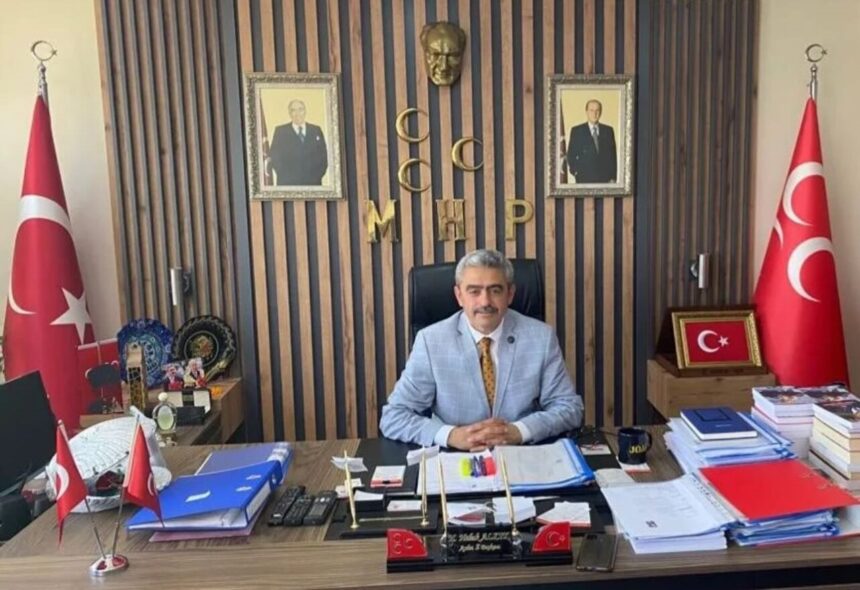 MHP Aydın İl Başkanı Haluk Alıcık, Kıbrıs’la ilgili fotoğrafı sonrası istifa ettiğini duyurdu. MHP Aydın İl Başkanı Haluk Alıcık, Kıbrıs’la ilgili fotoğrafı sonrası istifa ettiğini duyurdu.
