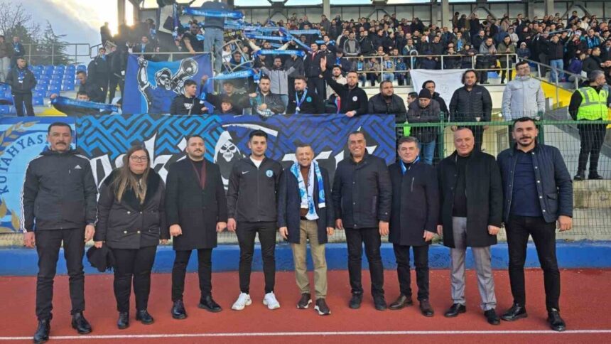 MHP Kütahya Milletvekili Erbaş, Kütahyaspor taraftarlarına destek vermeye devam ediyor. MHP Kütahya Milletvekili Erbaş, Kütahyaspor taraftarlarına destek vermeye devam ediyor.