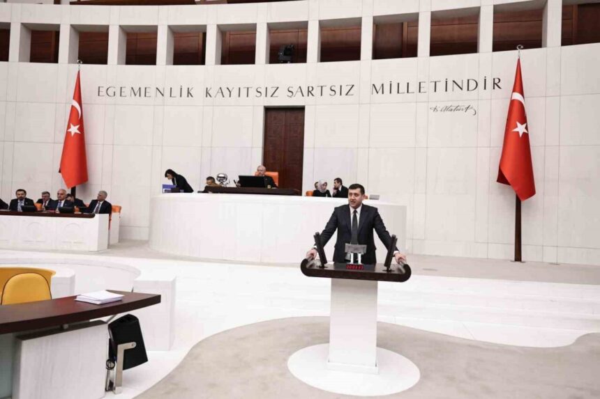 Baki Ersoy: Yerel basını desteklemek, milletin sesini duyurmak anlamına geliyor. Baki Ersoy: Yerel basını desteklemek, milletin sesini duyurmak anlamına geliyor.