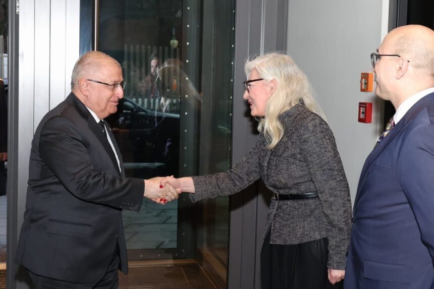 Bakan Yaşar Güler, Almanya ziyaretinde Türkiye’nin Berlin Büyükelçiliğini ziyaret etti. Bakan Yaşar Güler, Almanya ziyaretinde Türkiye’nin Berlin Büyükelçiliğini ziyaret etti.