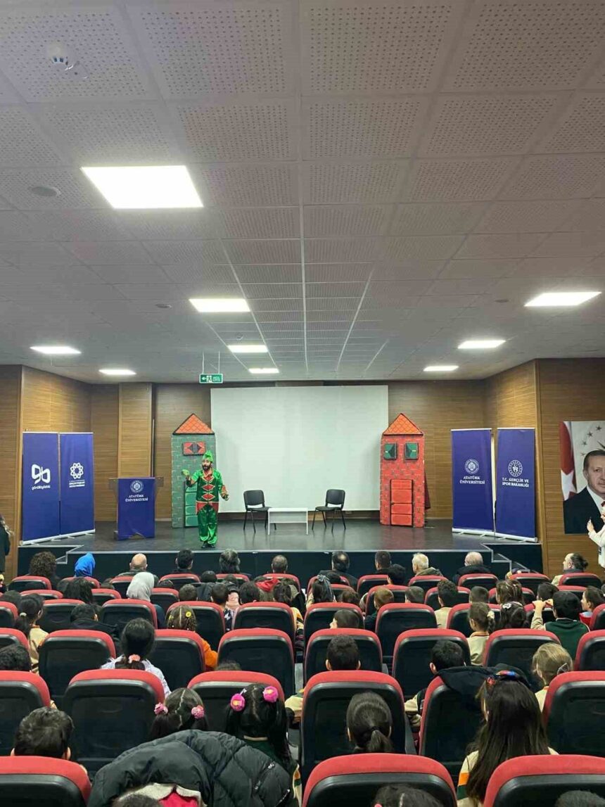 Erzurum’un Tortum ilçesinde, gençlik ve spor bakanlığının projesi ile ilkokul öğrencilerine teknoloji bilinci kazandırıldı. Erzurum’un Tortum ilçesinde, gençlik ve spor bakanlığının projesi ile ilkokul öğrencilerine teknoloji bilinci kazandırıldı.