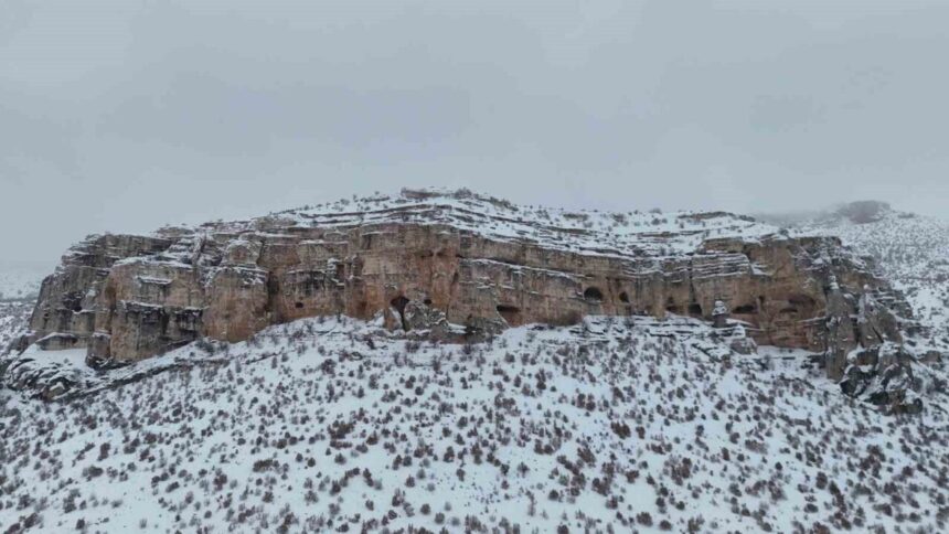 Levent Vadisi, Akçadağ’da kar yağışıyla beyaza büründü; UNESCO için çalışmalar sürüyor. Levent Vadisi, Akçadağ’da kar yağışıyla beyaza büründü; UNESCO için çalışmalar sürüyor.