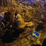 Hatay’da minibüsle çarpışan motosiklet su kanalına devrildi; 2 kişi yaralandı.