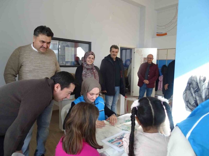 Havran’da Düzenlenen ‘Çanta Boyama Etkinliği’ Aileleri ve Çocukları Sanatla Buluşturdu Havran’da Düzenlenen ‘Çanta Boyama Etkinliği’ Aileleri ve Çocukları Sanatla Buluşturdu