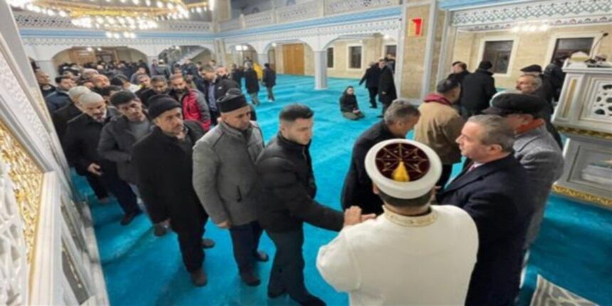 Miraç Kandili Hakkari merkez ve köy camilerinde kutlandı. Miraç Kandili Hakkari merkez ve köy camilerinde kutlandı.