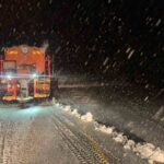 Muğla Belediyesi ekipleri kar yağışının ardından mücadele çalışmalarına başladı.