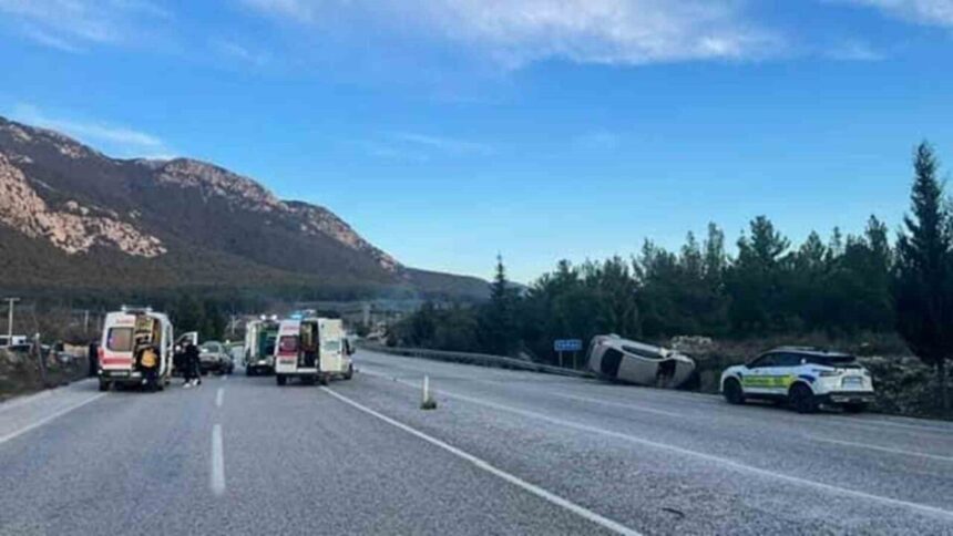 Muğla-Denizli yolu Yaraş Mahallesi’nde yaşanan trafik kazasında 5 kişi yaralandı.