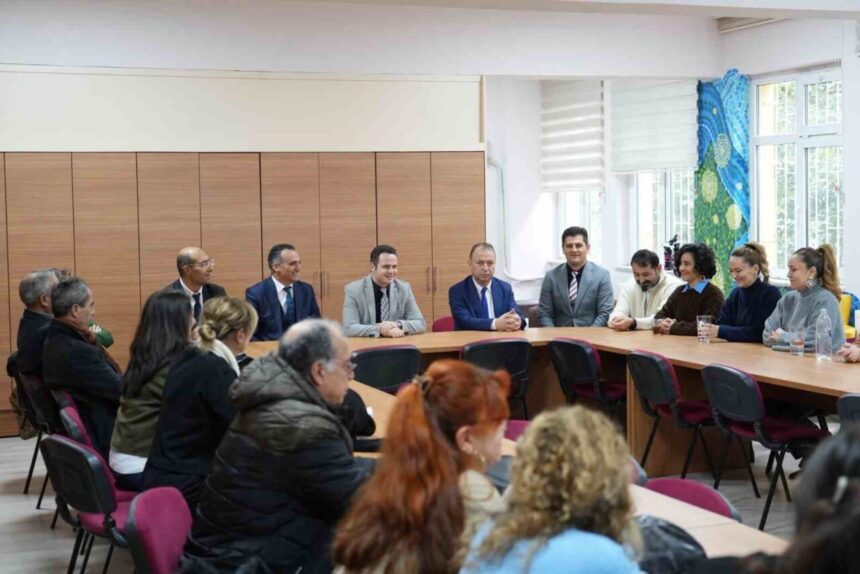 Muğla İl Milli Eğitim Müdürü, Turgutreis Anadolu Lisesi’ni ziyaret ederek öğretmenlerle bir araya geldi.