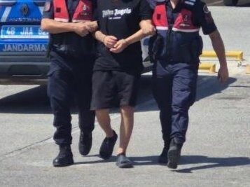 Muğla Jandarma, 19-25 Ocak 2026 tarihleri arasında gerçekleştirdiği denetimlerle suç örgütlerine önemli darbe vurdu. Muğla Jandarma, 19-25 Ocak 2026 tarihleri arasında gerçekleştirdiği denetimlerle suç örgütlerine önemli darbe vurdu.