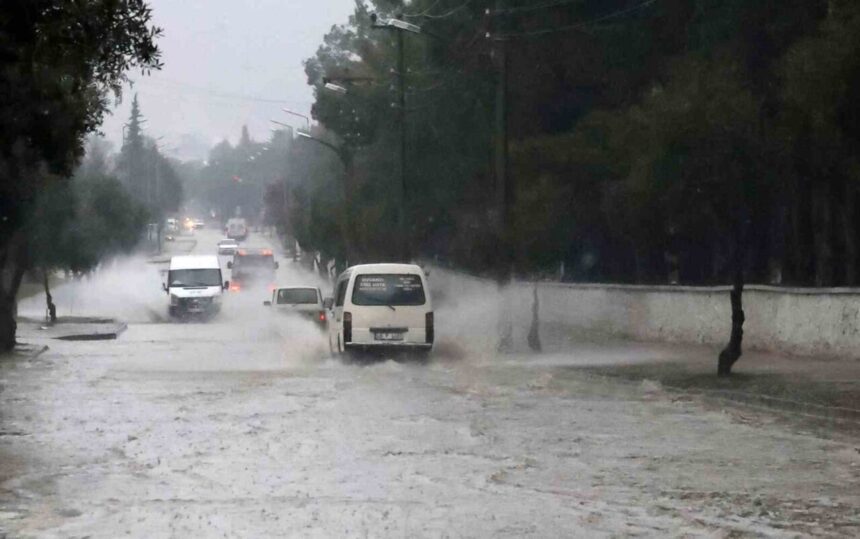 Muğla’da Meteoroloji’nin sağanak yağış uyarısının ardından yağış etkili oldu, su birikintileri oluştu. Muğla’da Meteoroloji’nin sağanak yağış uyarısının ardından yağış etkili oldu, su birikintileri oluştu.