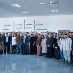 Rektör Prof. Dr. Akın Levent, mühendislik öğrencileriyle mezuniyet sonrası iş imkanları üzerine görüştü.