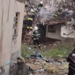 Eskişehir’deki metruk evde çıkan yangın sonrası muhtar, yıkım taleplerini yineledi.