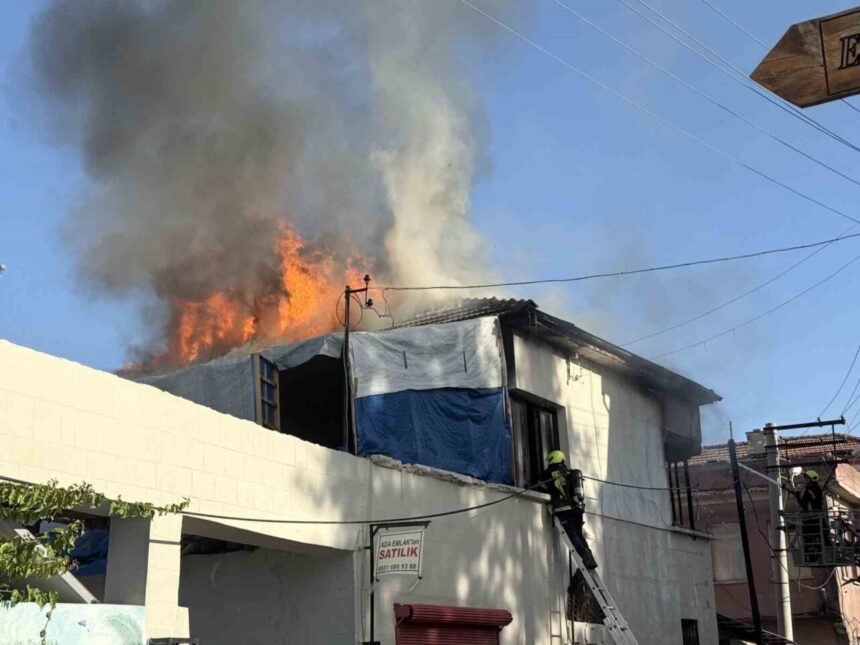 Tarsus’ta müstakil evde çıkan yangın, çevre sakinlerini panikletirken kontrol altına alındı.