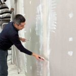 Pınarhisar MYO Müdürü Dr. Can Demirel, okulun tadilat işlerine aktif olarak katılıyor.