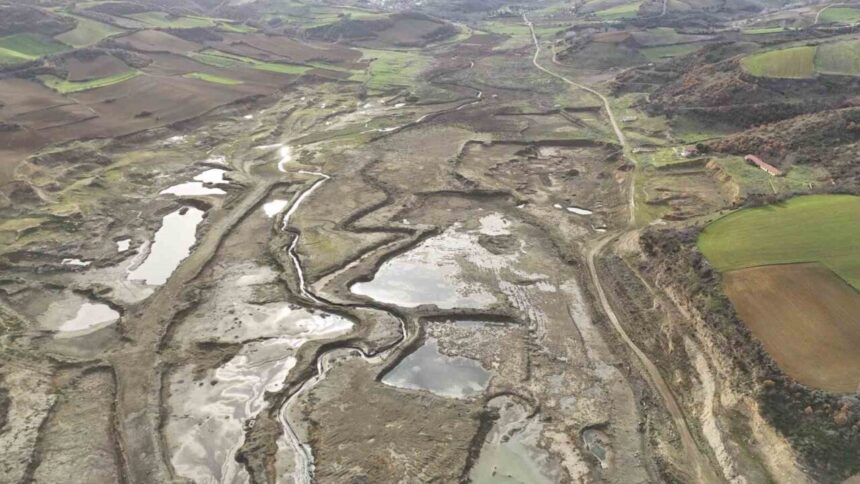 Tekirdağ’daki Naip Barajı’nda Su Seviyesi Kritik Altında, Belediye Başkanı Tasarruf Çağrısında Bulundu