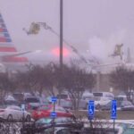 Şiddetli fırtınalar nedeniyle New York’ta evsiz 3 kişinin cansız bedenine ulaşıldı, 500 bin haneye elektrik kesintisi oldu.