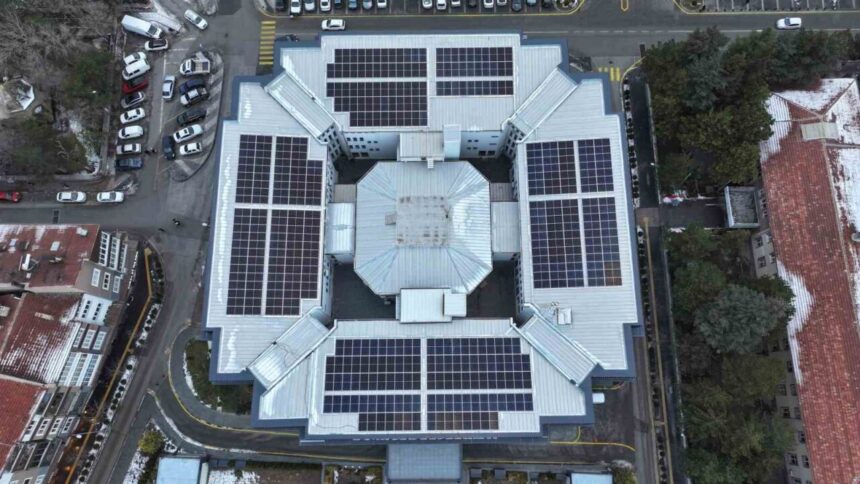 Niğde Belediyesi, bina enerji ihtiyacını yenilenebilir kaynaklarla karşılayan entegre sistemi devreye aldı. Niğde Belediyesi, bina enerji ihtiyacını yenilenebilir kaynaklarla karşılayan entegre sistemi devreye aldı.