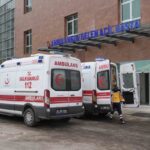 Niğde’nin Çiftlik ilçesinde iki aracın çarpışması sonucu 6 kişi yaralandı.