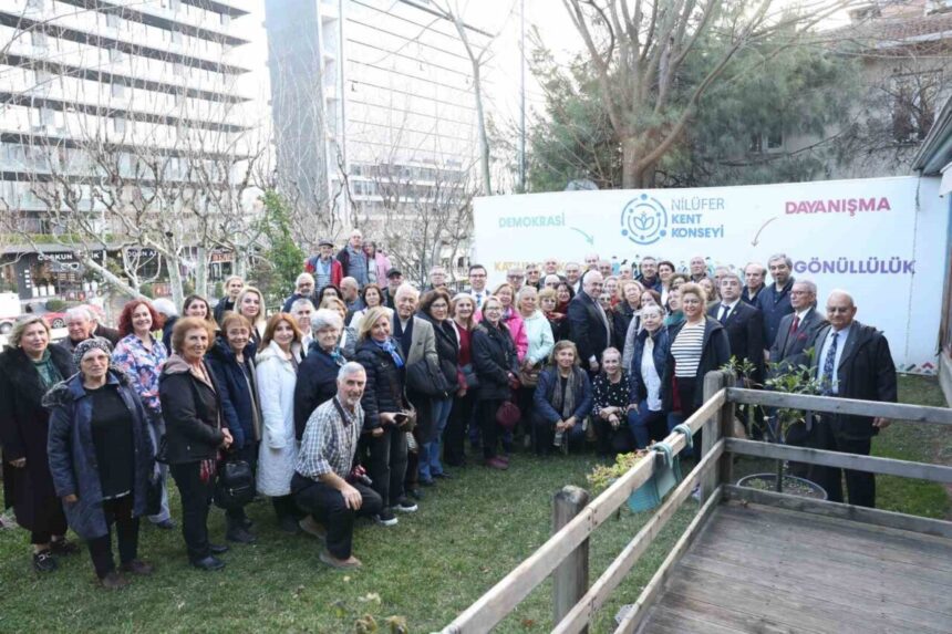 Nilüfer Belediye Başkanı Özdemir, Emekliler Meclisi ile bir araya geldi, talepleri dinledi. Nilüfer Belediye Başkanı Özdemir, Emekliler Meclisi ile bir araya geldi, talepleri dinledi.