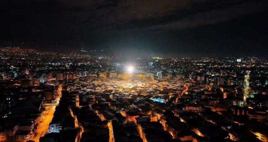 Bursa’da yeni yıl kutlamalarında havai fişekler gökyüzünü aydınlatırken kuşlar strese girdi.