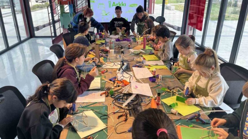 Nilüfer Belediyesi, çocuklar için eğlenceli ve öğretici etkinlikler düzenliyor. Nilüfer Belediyesi, çocuklar için eğlenceli ve öğretici etkinlikler düzenliyor.