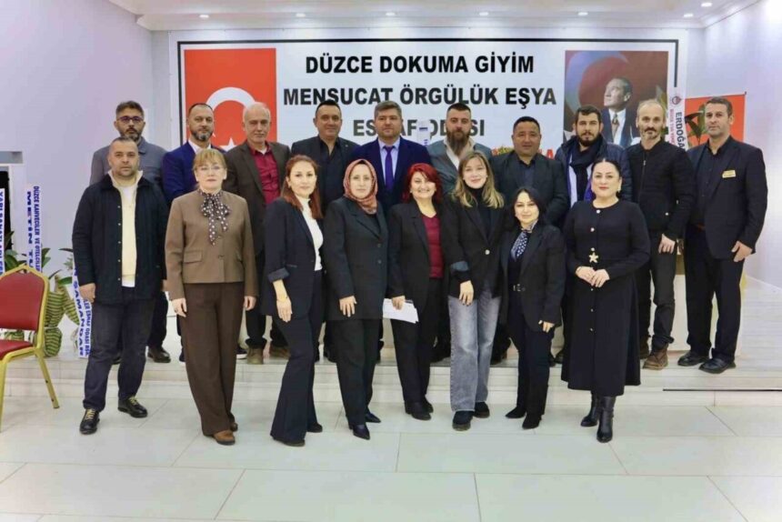 DÜZCE (İHA) – Düzce Dokuma Giyim, Mensucat ve Örgülük Eşya Odası’nın seçimli genel kurulu yapıldı. Feyzullah Ak, oda başkanı seçildi. DÜZCE (İHA) – Düzce Dokuma Giyim, Mensucat ve Örgülük Eşya Odası’nın seçimli genel kurulu yapıldı. Feyzullah Ak, oda başkanı seçildi.