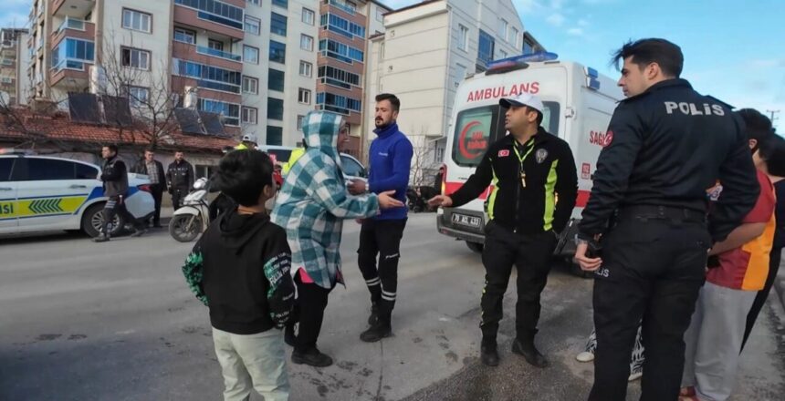 Karaman’da 14 yaşındaki çocuğun kullandığı elektrikli bisiklet otomobille çarpıştı, yaralılar var. Karaman’da 14 yaşındaki çocuğun kullandığı elektrikli bisiklet otomobille çarpıştı, yaralılar var.