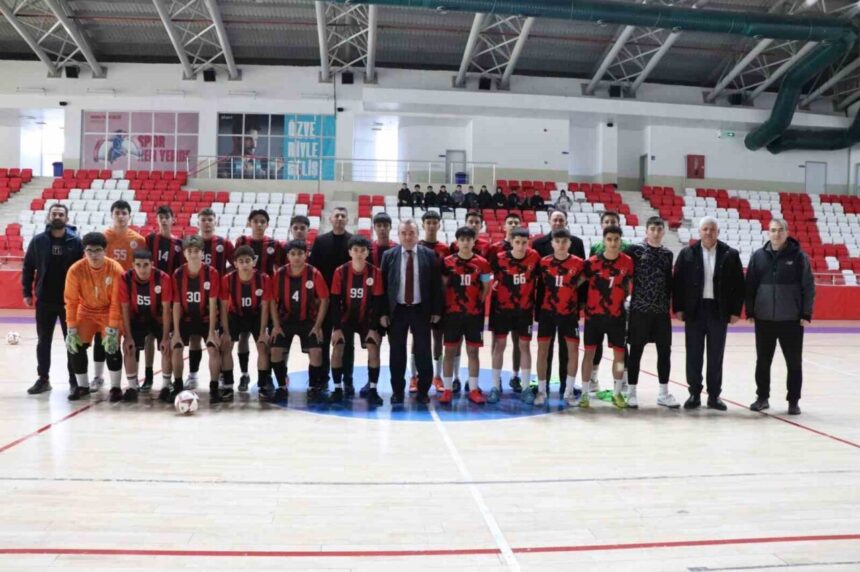 Bozüyük’te Okul Sporları Genç Erkek Futsal yarışmaları gerçekleşti.