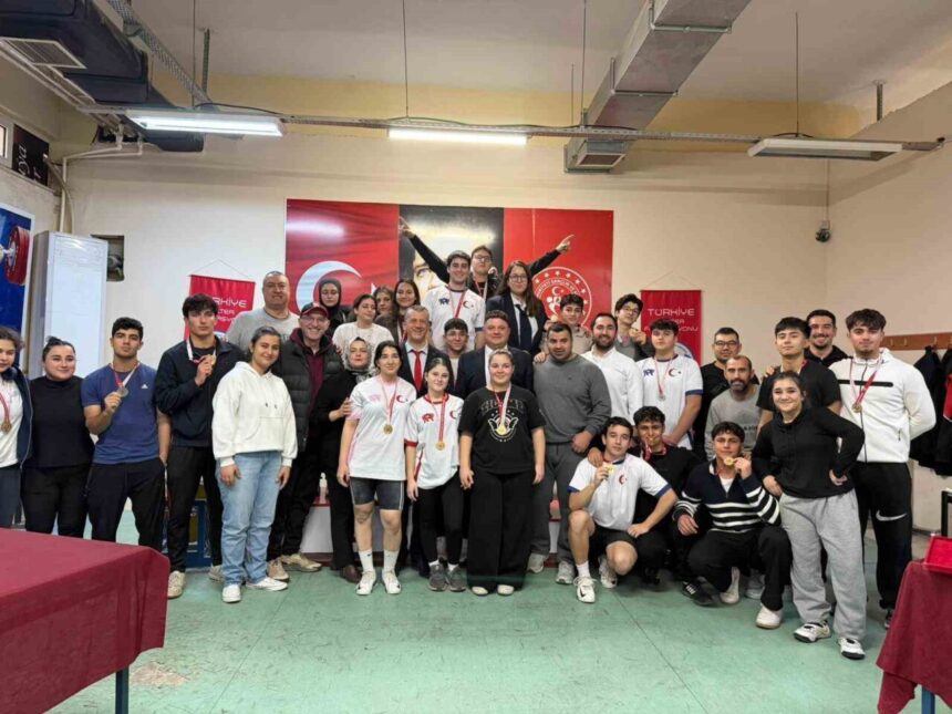 Aydın’da Gençler Halter Müsabakaları Gerçekleştirildi Aydın’da Gençler Halter Müsabakaları Gerçekleştirildi