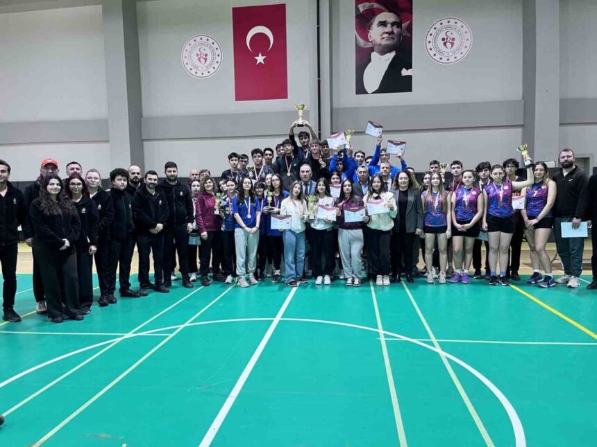 Aydın’da 2025-2026 Eğitim Yılı Okul Sporları Karate ve Badminton İl Birinciliği Müsabakaları Sona Erdi. Aydın’da 2025-2026 Eğitim Yılı Okul Sporları Karate ve Badminton İl Birinciliği Müsabakaları Sona Erdi.