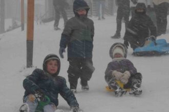 Ordu Valiliği, yoğun kar nedeniyle 16 ilçede eğitime 1 gün ara verildiğini açıkladı.