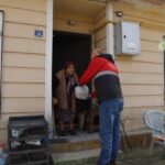 Ordu’da Büyükşehir Belediyesi ihtiyaç sahiplerine sıcak yemek ulaştırıyor.