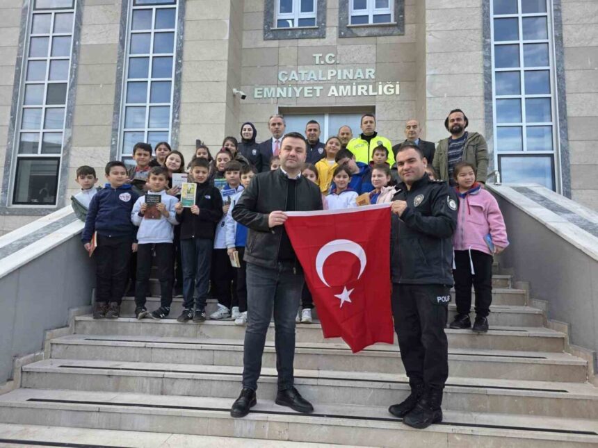 Çatalpınar’da “Birlikte Okuyoruz” Projesi Kapsamında Öğrenciler Emniyet Amirliği’nde Kitap Okudu Çatalpınar’da “Birlikte Okuyoruz” Projesi Kapsamında Öğrenciler Emniyet Amirliği’nde Kitap Okudu