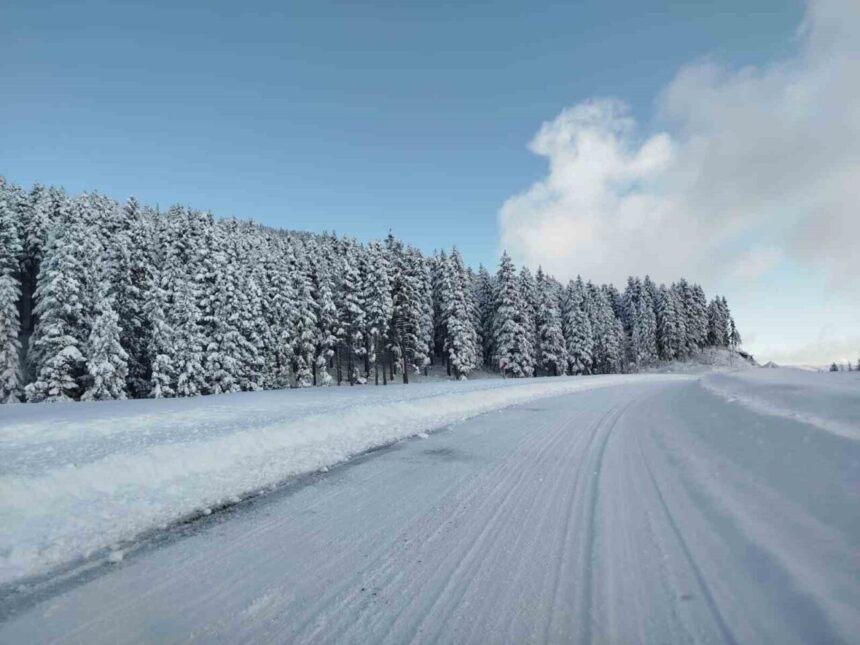 Ordu Valiliği, Kabadüz’den Çambaşı Yaylası’na giden yolda yoğun tipi nedeniyle geçici trafik durdurulduğunu açıkladı. Ordu Valiliği, Kabadüz’den Çambaşı Yaylası’na giden yolda yoğun tipi nedeniyle geçici trafik durdurulduğunu açıkladı.