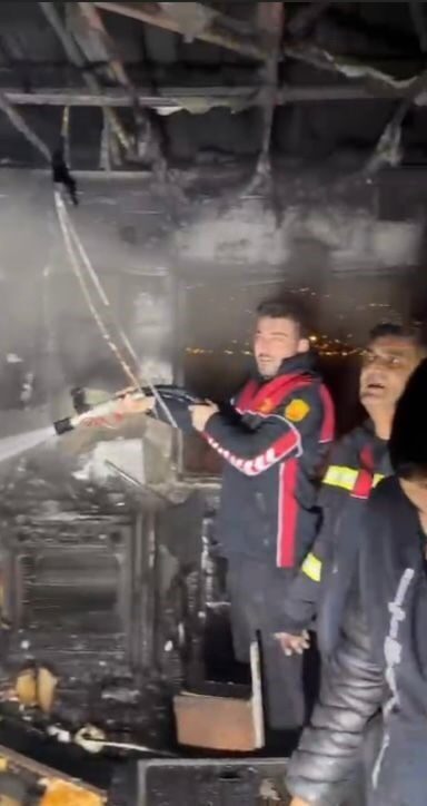 Düziçi’ndeki tek katlı evdeki yangın itfaiye ekiplerince kontrol altına alındı.