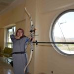 Bilecik’te yaşayan Şefika Turgut, Osmanlı dizisinden ilham alarak okçuluk kursuna başladı.