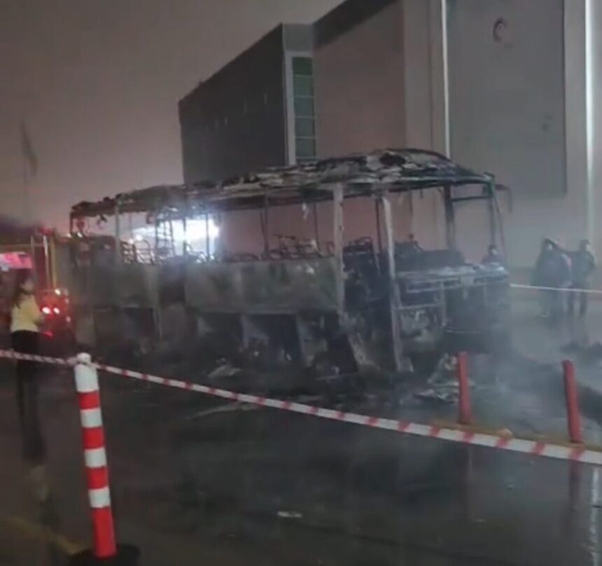 Kapıkule’de yolcu otobüsü yandı Kapıkule’de yolcu otobüsü yandı
