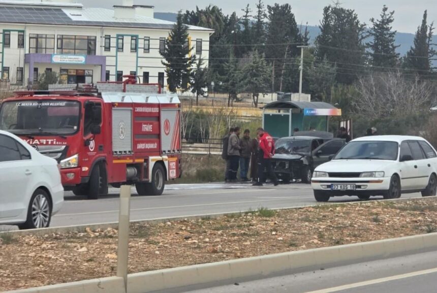 Silifke’de seyir halindeki araç alev aldı, itfaiye ekipleri müdahale etti ancak araç kullanılamaz hale geldi.