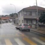 Serdivan’da trafik kazasında 77 yaşındaki kadın hayatını kaybetti, olay güvenlik kamerasında görüntülendi.