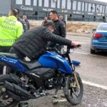 Aksaray’da motosiklet kazasında 16 yaşındaki ehliyetsiz sürücü ağır yaralandı.