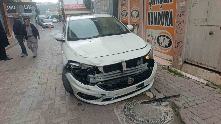 Manavgat’ta otomobil ile motosikletin çarpıştığı kazada motosiklet sürücüsü yaralandı. Olay anı kaydedildi. Manavgat’ta otomobil ile motosikletin çarpıştığı kazada motosiklet sürücüsü yaralandı. Olay anı kaydedildi.
