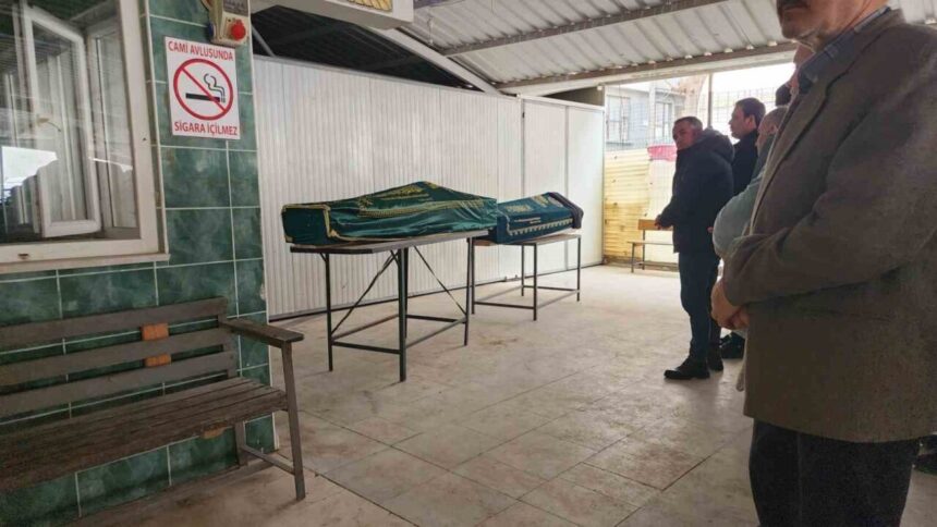 Kuzey Marmara Otoyolu’nda meydana gelen kazada hayatını kaybeden çift Bursa’da son yolculuğuna uğurlandı. Kuzey Marmara Otoyolu’nda meydana gelen kazada hayatını kaybeden çift Bursa’da son yolculuğuna uğurlandı.