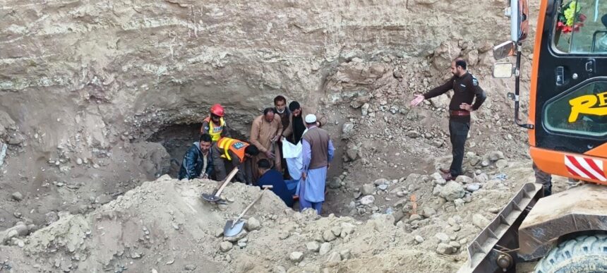 Pakistan’da yasadışı altın madeninde çökme, 8 ölü 1 yaralı ile sonuçlandı. Pakistan’da yasadışı altın madeninde çökme, 8 ölü 1 yaralı ile sonuçlandı.